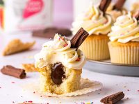 Cupcake-chocolate-flake.jpg